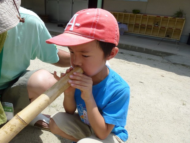 かまどで火おこしして野外料理