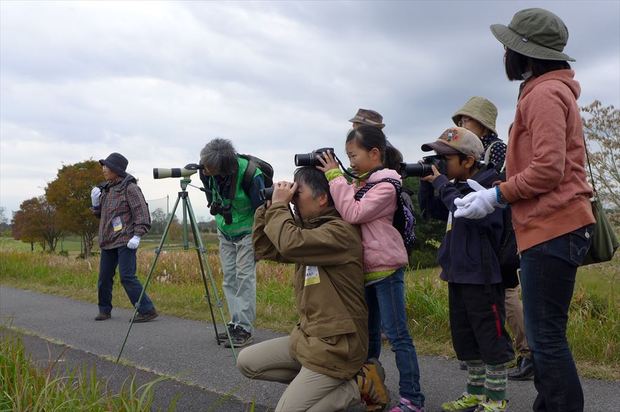 清掃作業の後は、野鳥観察をします。