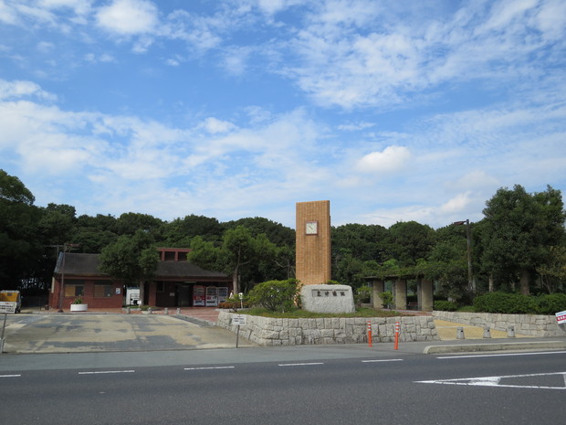 緩衝緑地（大気汚染・騒音などの公害防止やコンビナート地帯の災害のために設けられた緑地）