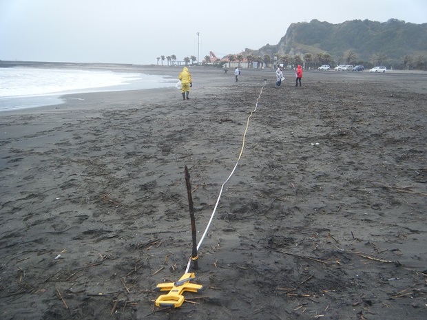 海岸を測量？