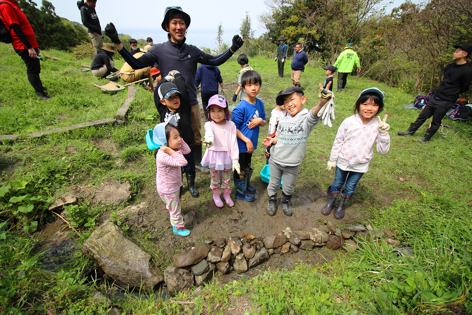 https://savejapan-pj.net/sj2023/fukui/images/04_08_%E6%B0%B4%E8%B7%AF%E3%83%81%E3%83%BC%E3%83%A0%E3%80%81%E3%81%A7%E3%81%8D%E3%81%9F%E3%82%88%EF%BD%9E%E3%81%A3.JPG