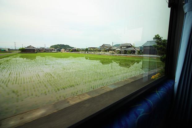 00_02_田植えも終わって….JPG